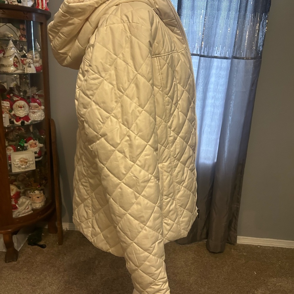 Columbia Women's Off-White Quilted Puffer Jacket - Picture 9 of 11